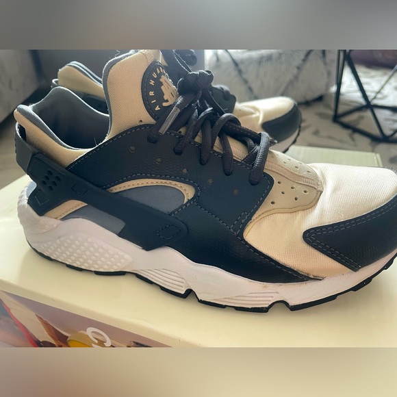 Nike Huarache Sneakers - Picture 1 of 7